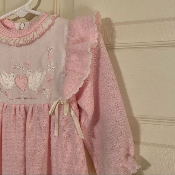 VINTAGE LACE ROMPER WITH FAUX PEARLS AND EMBROIDERED DOVES - Picture 3 of 6